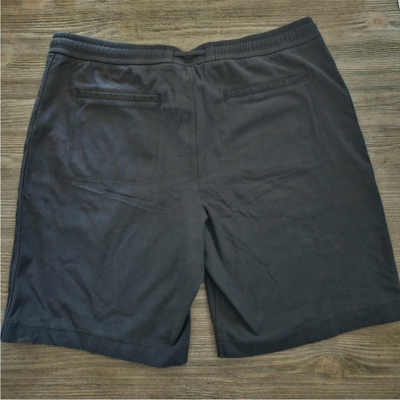 NWT Athleta Women's Farallon Bermuda Black
Pull On Shorts Sz L - Picture 3 of 6